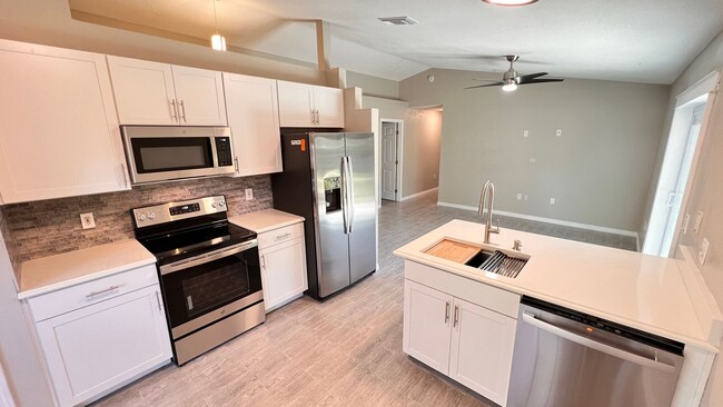 Building Photo - BEAUTIFUL 3 Bedroom 2 Bathroom home in Apopka