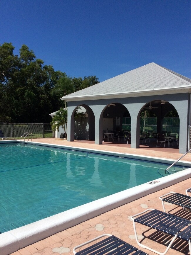 Building Photo - Updated Beautiful 2/2 Upstairs unit at The Village of Stuart