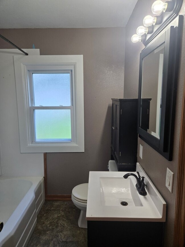 Building Photo - 3 bedroom, large privacy fenced in yard, oversized garage