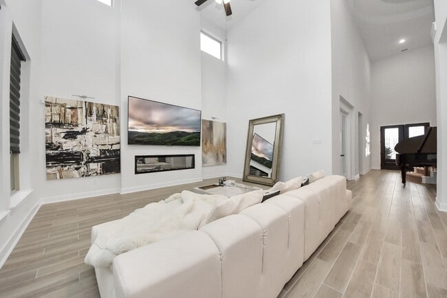 Building Photo - 29021 Red Lp Dr