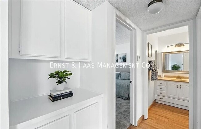 Building Photo - 955 E 3rd St