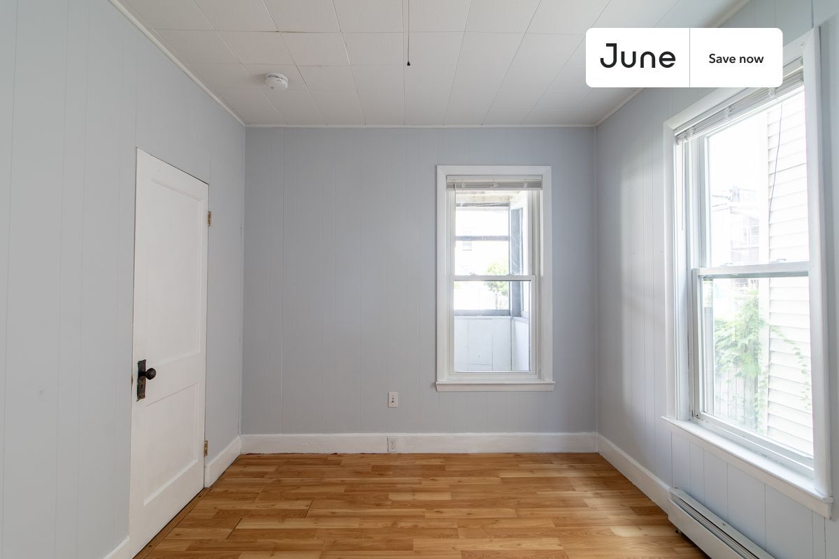 Building Photo - 6 7th St