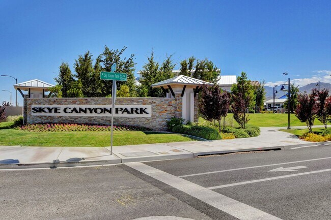 Building Photo - Stunning 3 Bedroom in Skye Canyon Master P...