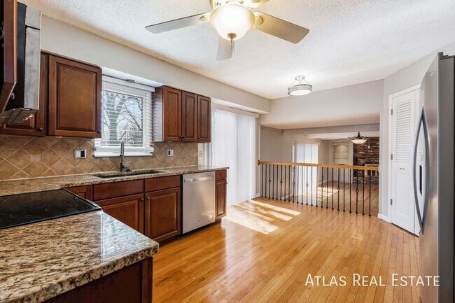 Building Photo - 1009 NE 99th St