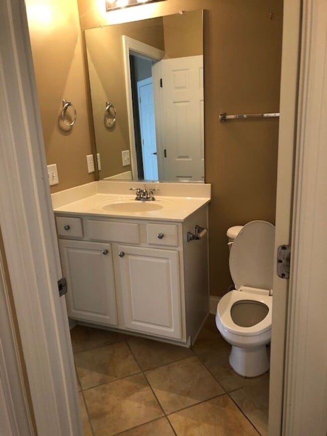 Building Photo - Fabulous home! 5 Bedrooms, 4 Bathrooms!!