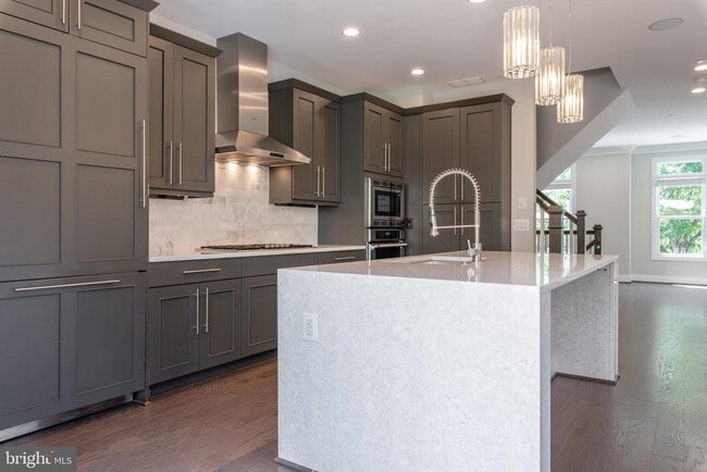 Building Photo - 1527 16th Rd N