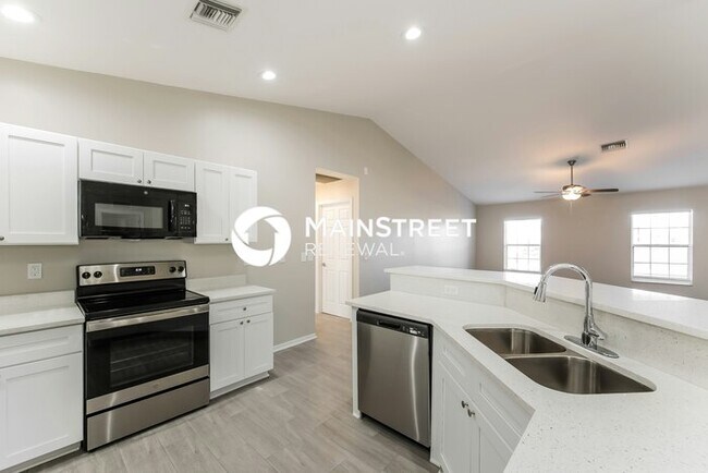 Building Photo - 3 Bedroom Pet-Friendly Home in Lehigh Acre...