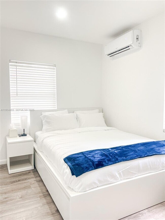 Building Photo - 4139 NW 23rd Ave