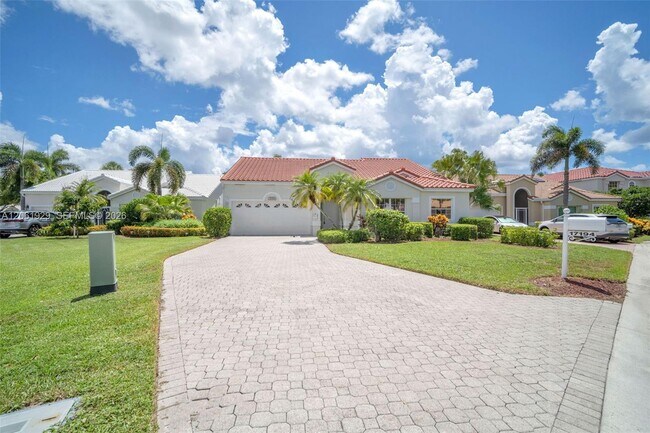 Building Photo - 17194 Ventana Dr