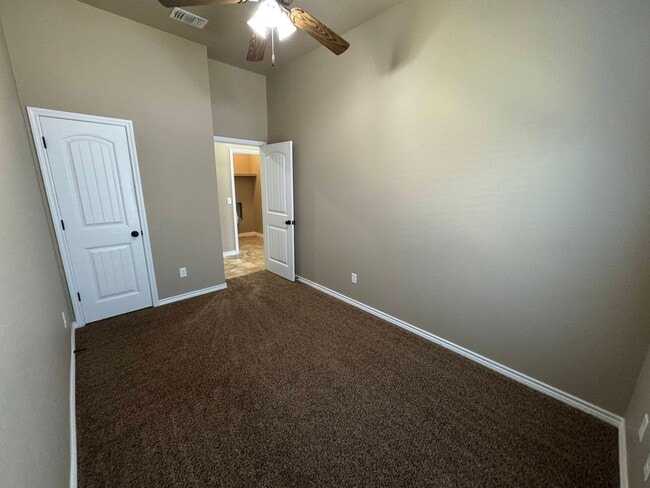 Building Photo - 506 Sladecek Dr