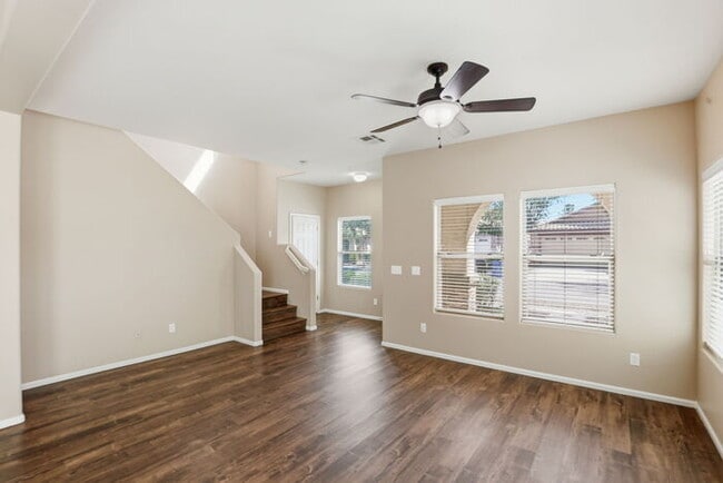 Building Photo - 981 S Deerfield Ln