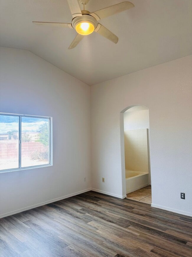 Building Photo - WEST SIDE HOME - SILVERBELL AREA - 2 BEDROOM PLUS LARGE DEN - LARGE YARD