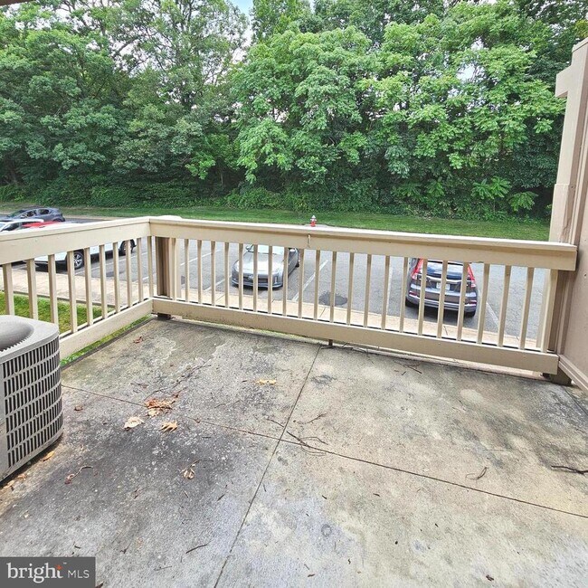 Building Photo - 5821 Royal Ridge Dr