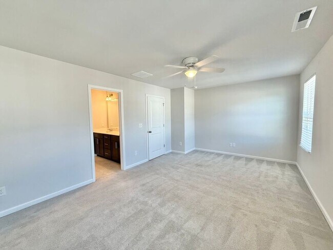 Building Photo - 4807 Southern Magnolia Dr