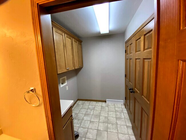 Main Level Laundry Hook Up - N1125 Craftsmen Ct