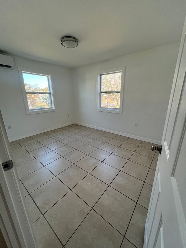 Building Photo - Charming 3-Bed / 2-Bath Renovated Rental in Washington Shores – Prime Orlando Location!