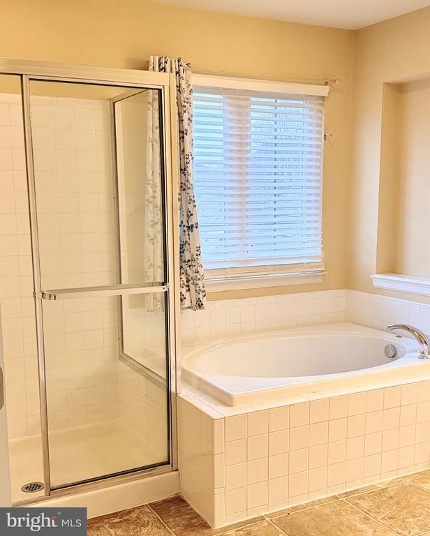 Building Photo - 9330 Birch Cliff Drive