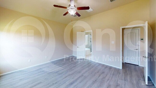 Building Photo - 400 Plum Ct
