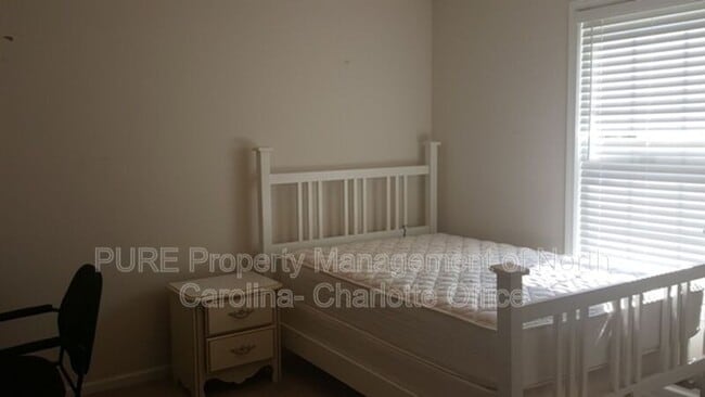 Building Photo - 711 Ivy Glen Dr