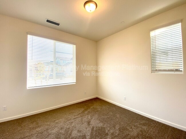 Building Photo - 4137 Beverly Ave