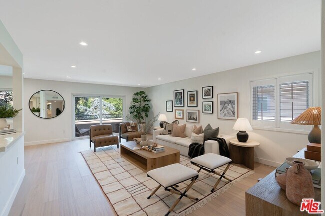 Building Photo - 6720 Hillpark Dr