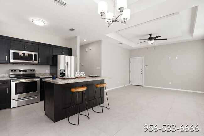 Building Photo - 1407 Deer Hls