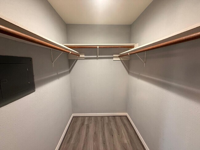 Building Photo - 10555 Turtlewood Ct