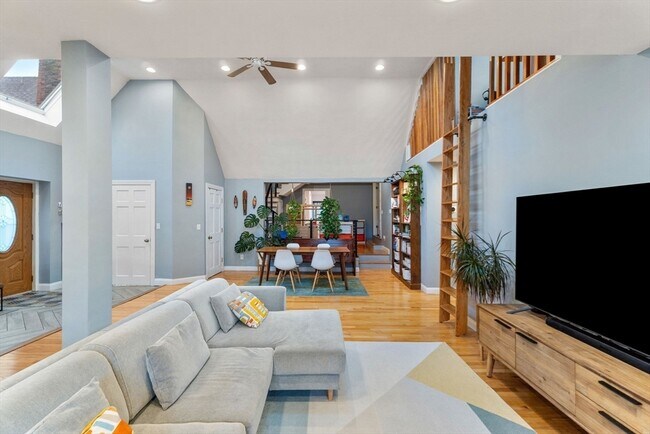 Building Photo - 890 Winthrop Ave