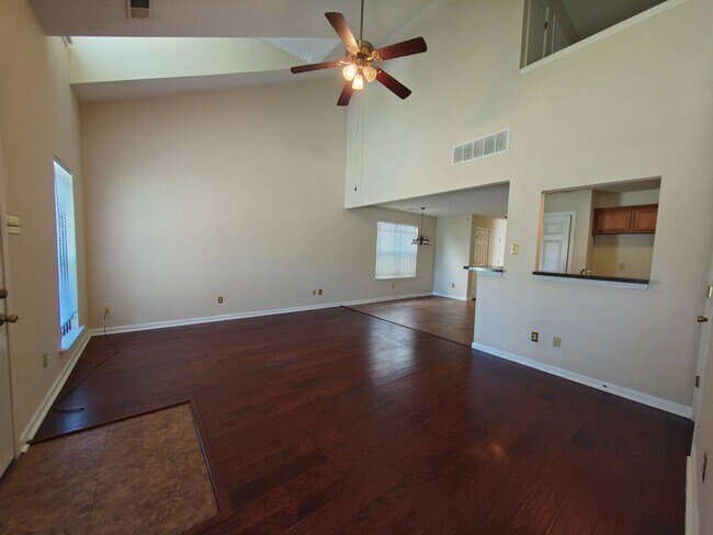 Building Photo - Rent Ready 3 Bedroom 2.5 Bath | South Memphis