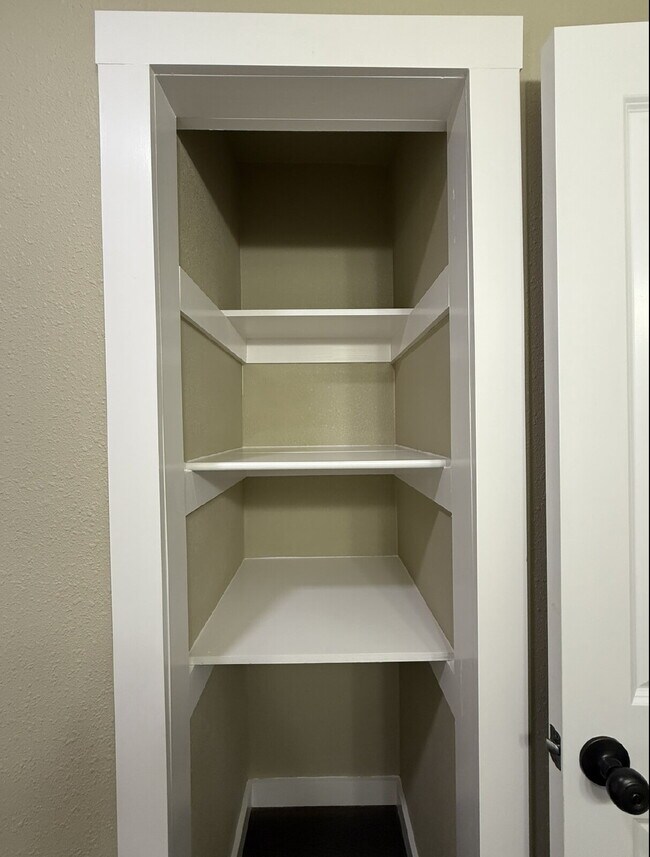 Building Photo - "Charming 2-Bed, 1-Bath Retreat in Lott, TX – 1100 Sq Ft of Cozy Living!"