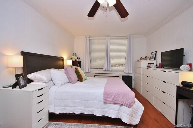 Building Photo - 1374 Midland Ave