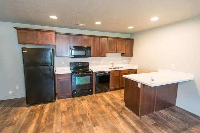 Building Photo - Amazing Townhome in Edgewater Community