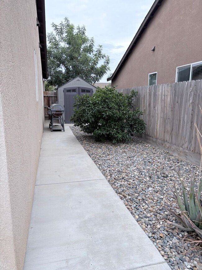 Building Photo - 1588 Hartley Dr