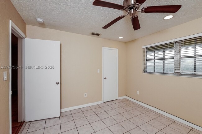 Building Photo - 7518 NW 42nd Dr