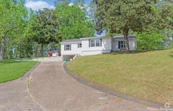 Building Photo - FRESH! Open AND NEAR THE CROSS LAKE BOAT L...