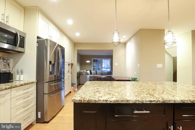 Building Photo - 7966 Hidden Bridge Dr