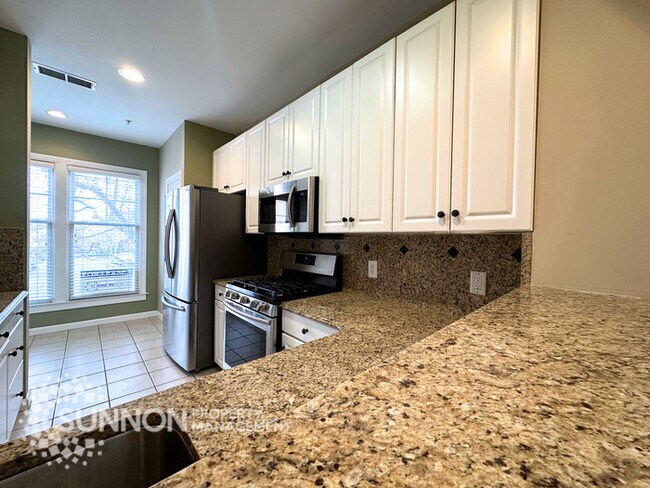 Building Photo - End-unit Townhome in Heart of South Park