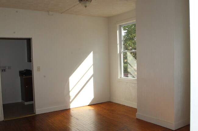 Building Photo - 6907 Belair Rd