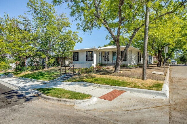 Building Photo - 3647 Washburn Ave