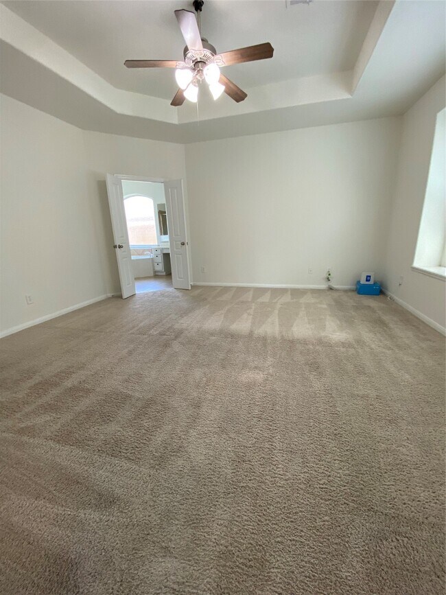 Building Photo - 9535 Empress Crossing Dr
