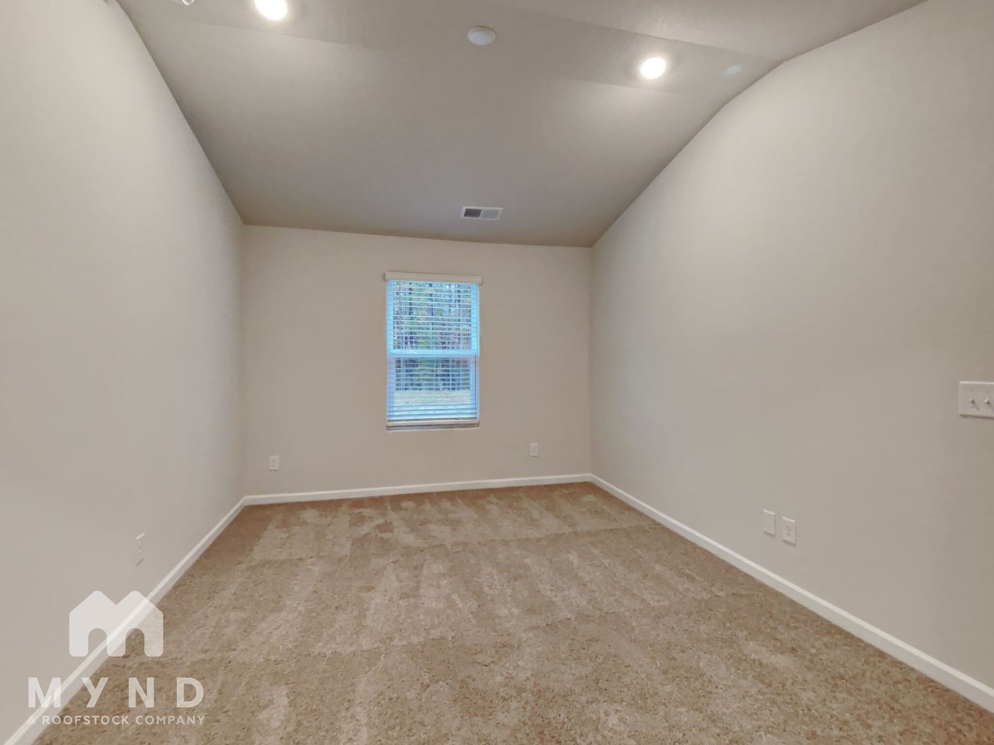 Building Photo - 283 New Villas St