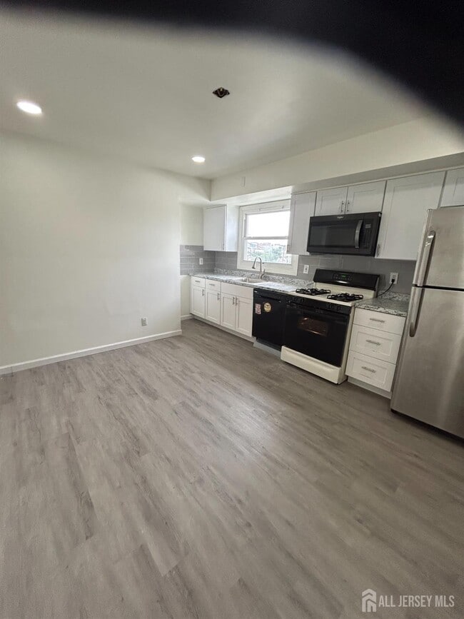 Building Photo - 811 Valley Brook Ave