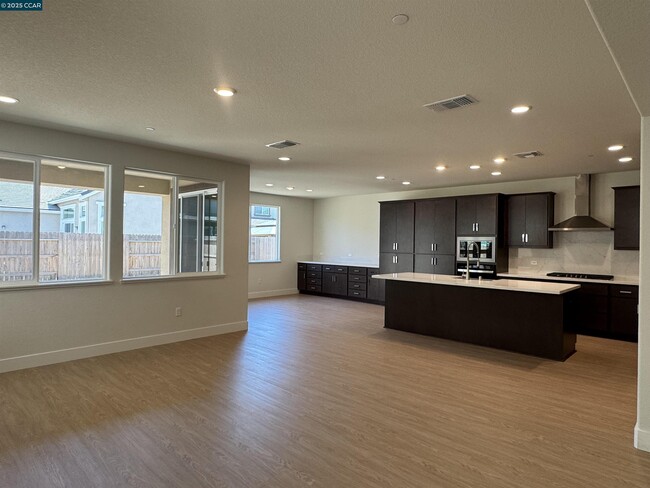 Building Photo - 140 Labrusca Dr