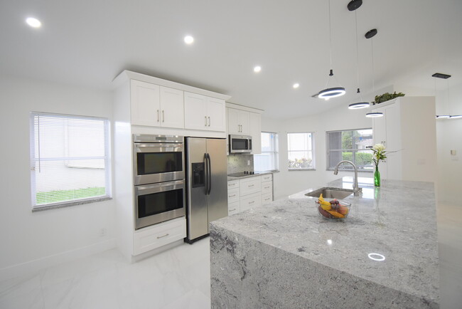 Building Photo - 11071 Baybreeze Way