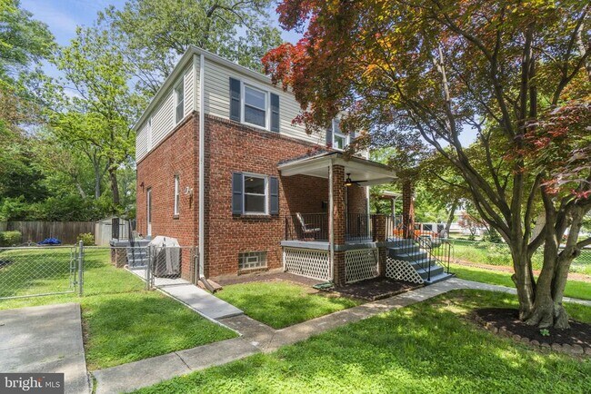 Building Photo - 6014 39th Ave