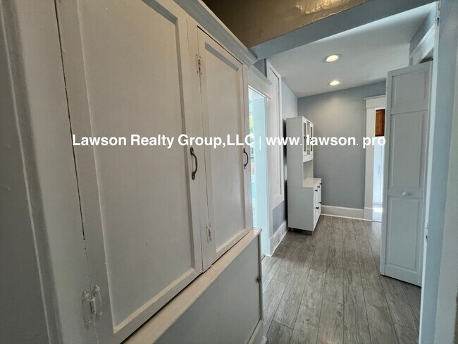 Building Photo - Charming Grandin Court House with Detached Garage and In Law Suite