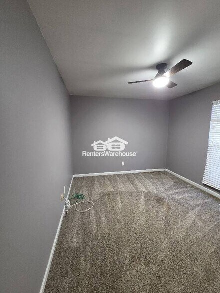 Building Photo - 74 Breezeview Dr