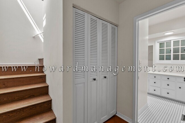 Building Photo - Contemporary Style 5bed/5bath Home with Ad...