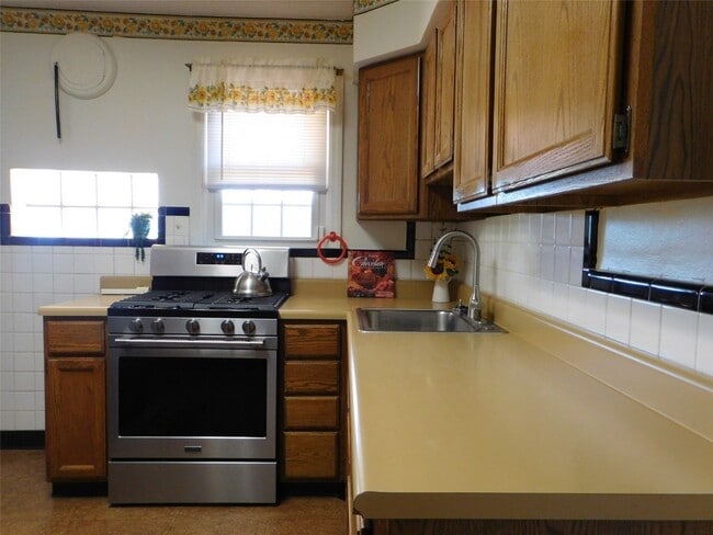 Building Photo - 2031 Ranchdale Dr