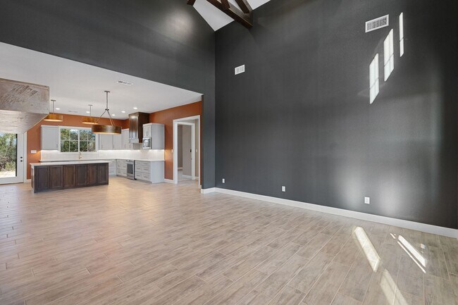 Building Photo - 405 Waggoner Ln